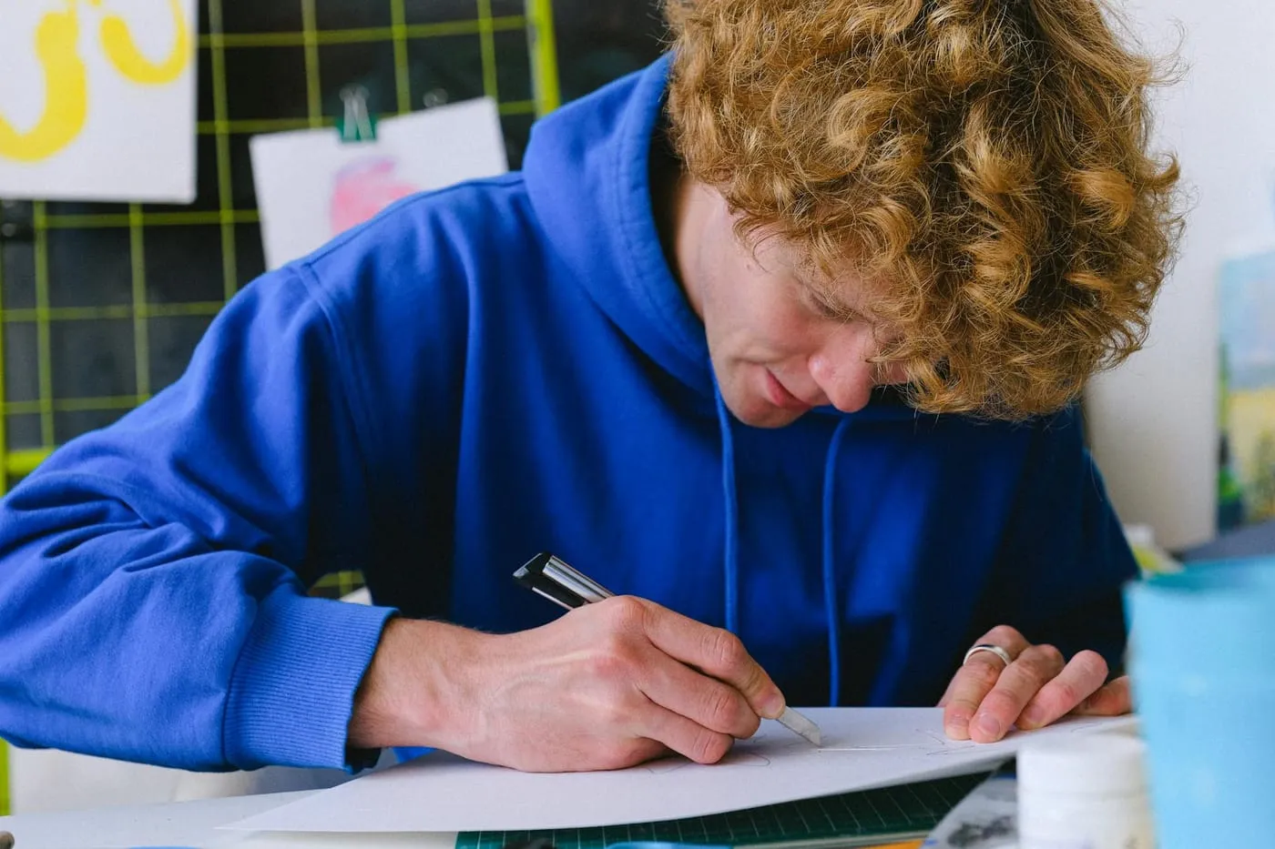 IA en el trabajo: Nuevos datos muestran cómo los trabajadores realmente usan la IA