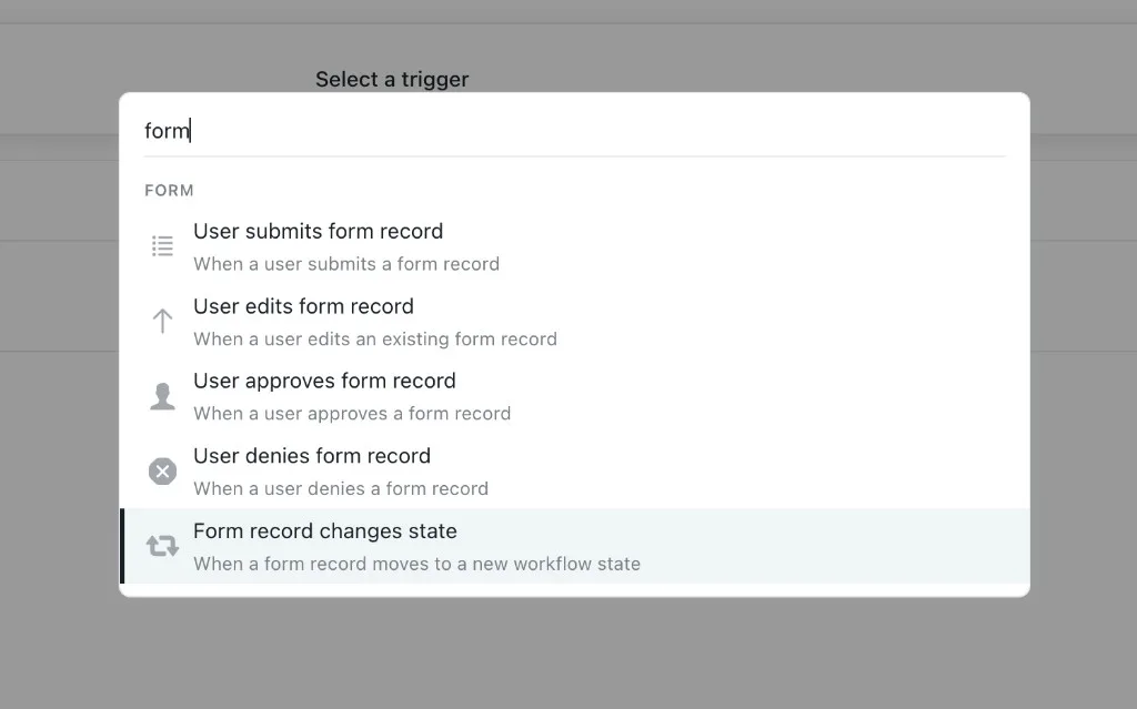 Seletor de triggers de automação mostrando Form record changes status